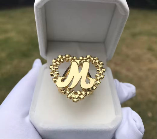 Letra de Mi Corazón – Heart Frame Initial Ring