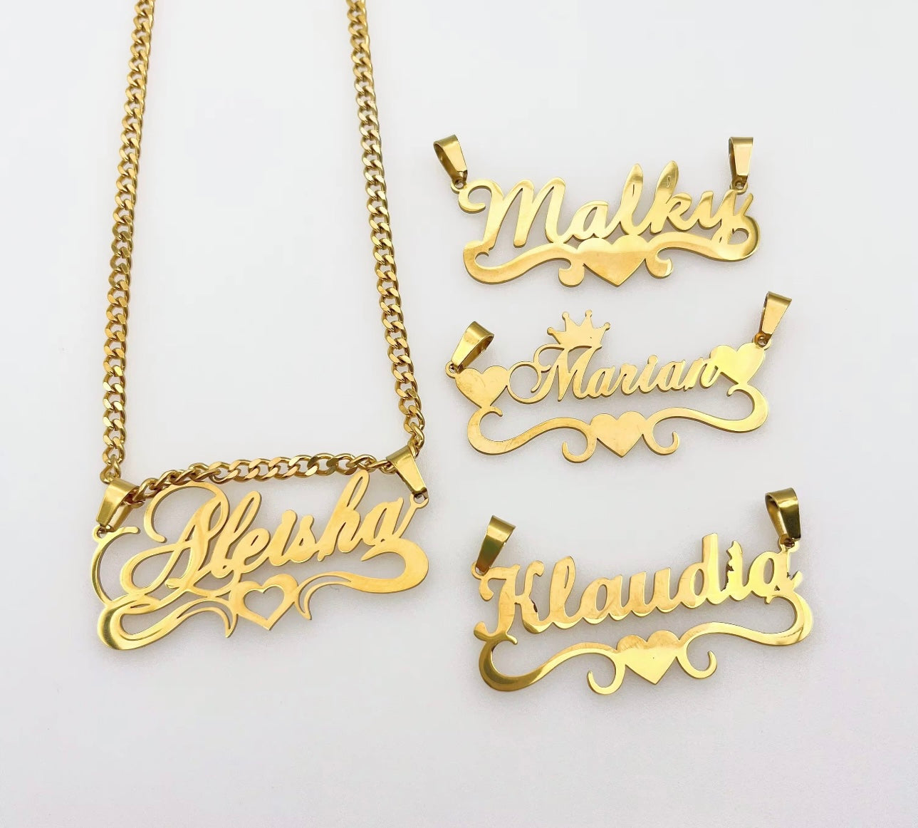 Corazón Cubano Nameplate Necklace